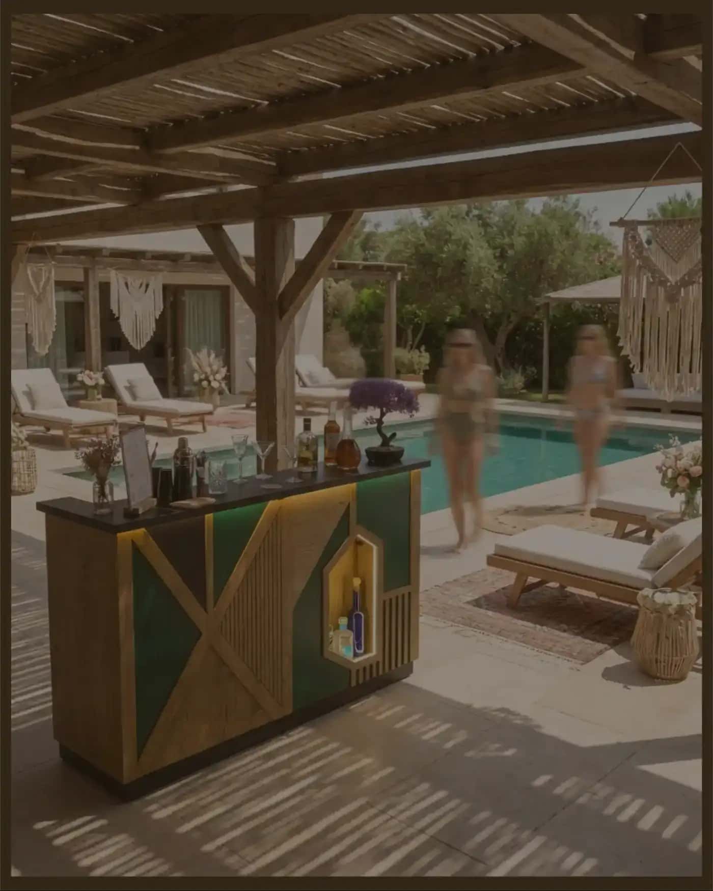 ברמן מוזג קוקטייל באירוע פרטי