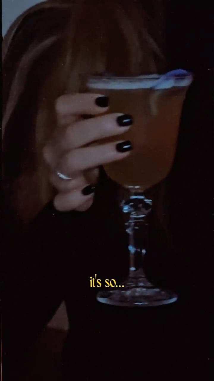 בר קוקטיילים מואר באירוע ערב